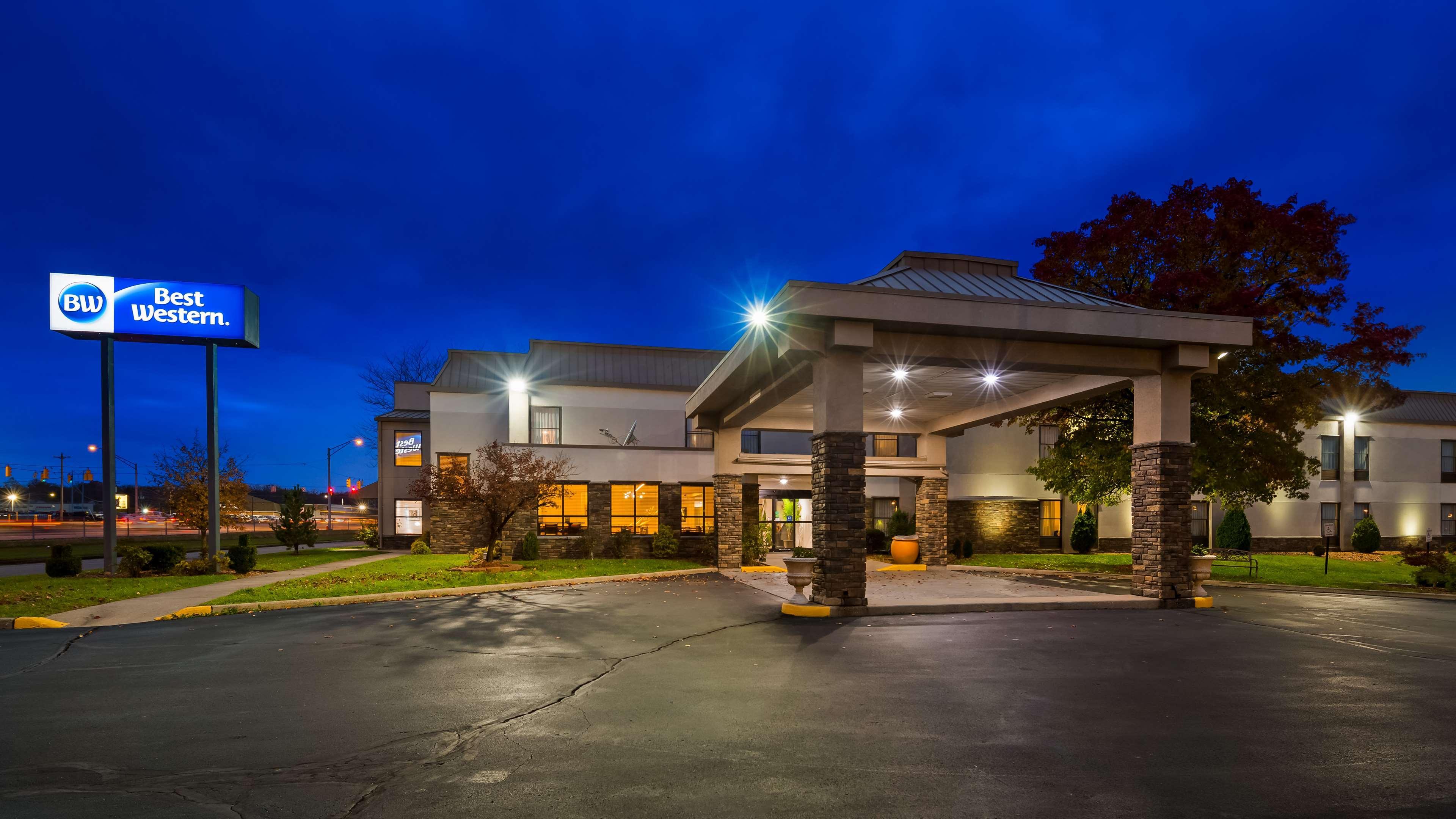 Baymont By Wyndham Monroe Ohio Hotel Exterior photo